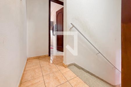 Escada de casa à venda com 2 quartos, 80m² em Vila Dom Pedro I, São Paulo