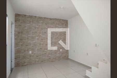 Sala e cozinha de casa para alugar com 2 quartos, 51m² em Vila Esperança, São Paulo