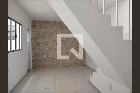 Sala e cozinha de casa para alugar com 2 quartos, 51m² em Vila Esperança, São Paulo