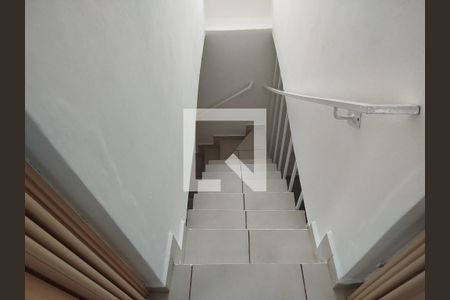 Escada de casa para alugar com 2 quartos, 51m² em Vila Esperança, São Paulo