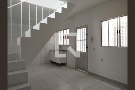 Sala e cozinha de casa para alugar com 2 quartos, 51m² em Vila Esperança, São Paulo
