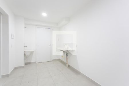 Sala / Cozinha de apartamento para alugar com 2 quartos, 32m² em Vila Carmosina, São Paulo