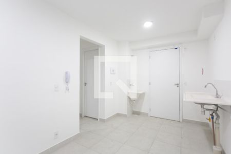 Sala / Cozinha de apartamento para alugar com 2 quartos, 32m² em Vila Carmosina, São Paulo