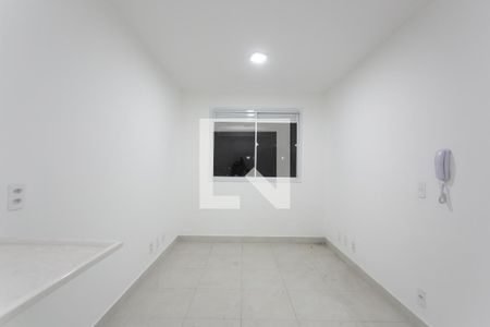 Sala / Cozinha de apartamento para alugar com 2 quartos, 32m² em Vila Carmosina, São Paulo