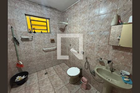 Banheiro de casa à venda com 4 quartos, 250m² em Conjunto Habitacional Aguia de Haia, São Paulo