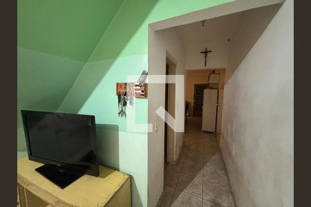 Corredor de casa à venda com 4 quartos, 250m² em Conjunto Habitacional Aguia de Haia, São Paulo