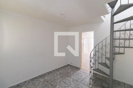 Sala de casa para alugar com 2 quartos, 52m² em Conjunto Residencial Prestes Maia, São Paulo