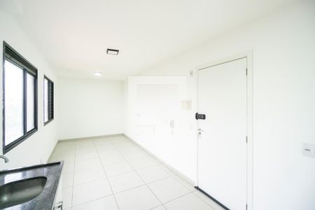 Sala e cozinha de apartamento para alugar com 1 quarto, 26m² em Vila Granada, São Paulo