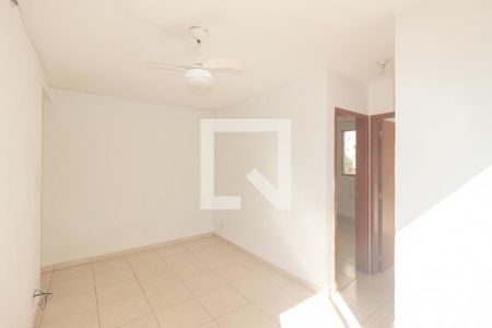 Sala de apartamento para alugar com 2 quartos, 40m² em Paciência, Rio de Janeiro