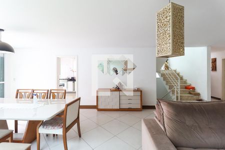 Sala de casa à venda com 4 quartos, 319m² em Jardim Virginia Bianca, São Paulo