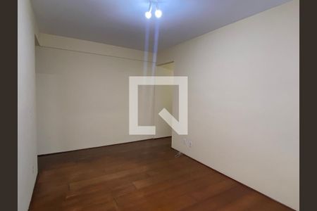 Sala de apartamento para alugar com 2 quartos, 70m² em Jaguaribe, Osasco