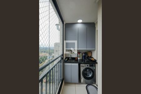 Varanda e área de serviço  de apartamento para alugar com 2 quartos, 40m² em Usina Piratininga, São Paulo