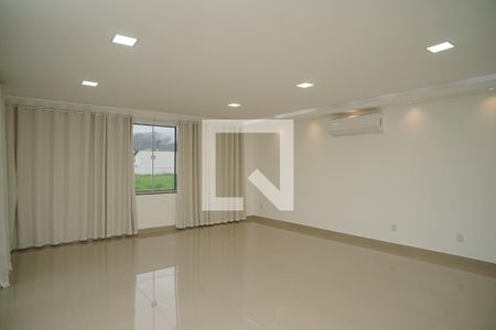 Sala de casa de condomínio para alugar com 4 quartos, 200m² em Ubatiba, Maricá