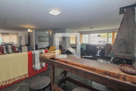 Sala de casa à venda com 3 quartos, 350m² em Vila Assunção, Porto Alegre