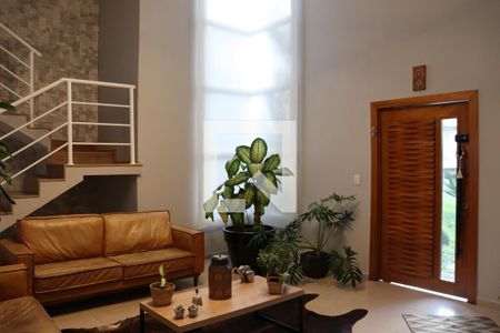 Sala de casa de condomínio para alugar com 4 quartos, 330m² em Suru, Barueri