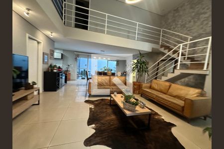 Sala de casa de condomínio para alugar com 4 quartos, 330m² em Suru, Barueri