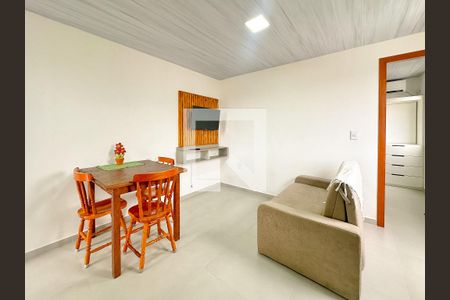 Sala de TV de apartamento para alugar com 1 quarto, 30m² em Cachoeira do Bom Jesus, Florianópolis