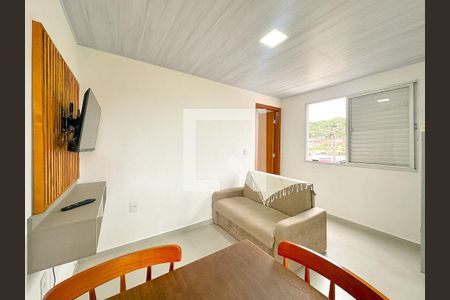 Sala de TV de apartamento para alugar com 1 quarto, 30m² em Cachoeira do Bom Jesus, Florianópolis