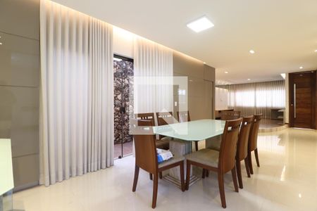Sala de Jantar de casa para alugar com 4 quartos, 294m² em Brasil, Uberlândia