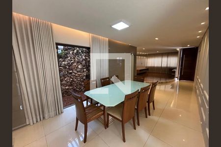 Sala de casa para alugar com 4 quartos, 294m² em Brasil, Uberlândia