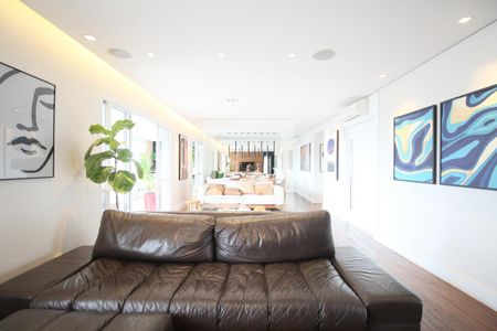 Sala de TV de apartamento à venda com 4 quartos, 200m² em Panamby, São Paulo