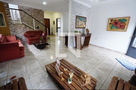 Casa à venda com 5 quartos, 420m² em Setor Jao, Goiânia