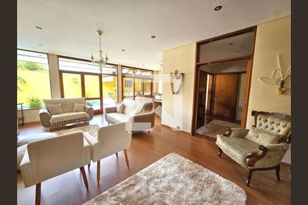 Casa à venda com 4 quartos, 350m² em Cidade São Francisco, São Paulo