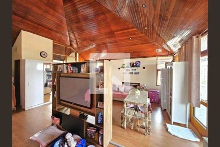 Casa à venda com 4 quartos, 350m² em Cidade São Francisco, São Paulo