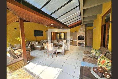 Casa à venda com 4 quartos, 350m² em Cidade São Francisco, São Paulo
