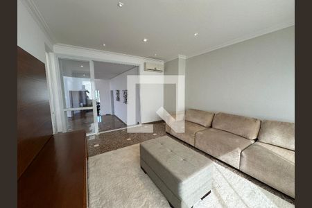 Sala de TV de casa de condomínio à venda com 4 quartos, 600m² em Alphaville, Santana de Parnaíba