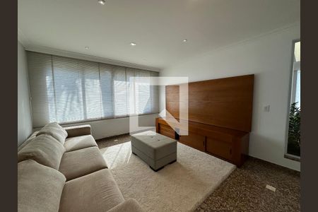 Sala de TV de casa de condomínio à venda com 4 quartos, 600m² em Alphaville, Santana de Parnaíba
