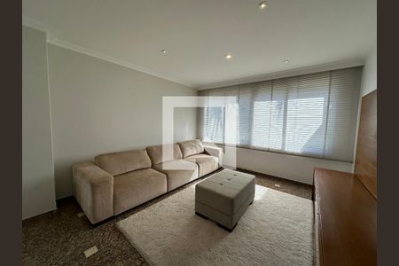 Sala de TV de casa de condomínio à venda com 4 quartos, 600m² em Alphaville, Santana de Parnaíba