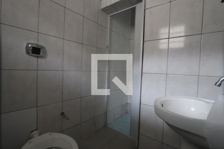 Banheiro de casa para alugar com 1 quarto, 75m² em Chácara Mafalda, São Paulo