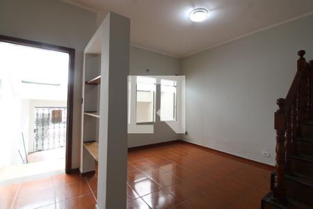 Sala de estar de casa para alugar com 3 quartos, 140m² em Vila Feliz, São Paulo