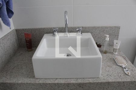 Banheiro da Suíte 1 de apartamento para alugar com 2 quartos, 76m² em Barra da Tijuca, Rio de Janeiro