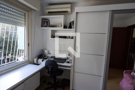 Quarto 1 de casa à venda com 3 quartos, 495m² em Santa Cecília, Porto Alegre