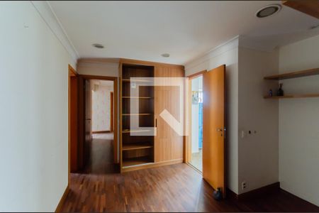 Corredor dos Quartos de apartamento à venda com 4 quartos, 229m² em Aclimação, São Paulo