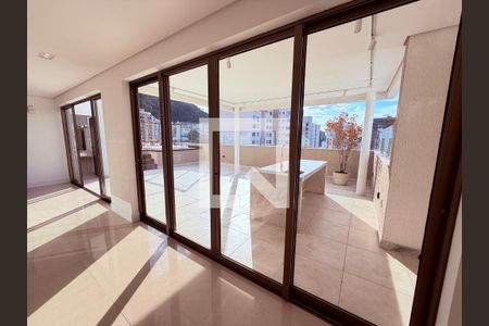 Apartamento para alugar com 5 quartos, 342m² em Santa Helena, Juiz de Fora