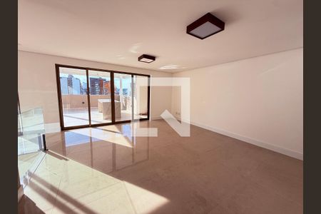 Apartamento para alugar com 5 quartos, 342m² em Santa Helena, Juiz de Fora
