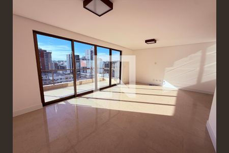 Apartamento para alugar com 5 quartos, 342m² em Santa Helena, Juiz de Fora