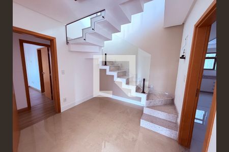 Apartamento para alugar com 5 quartos, 342m² em Santa Helena, Juiz de Fora