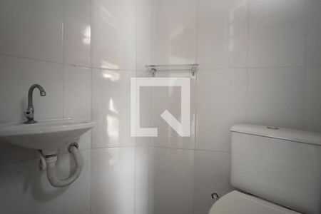 Banheiro de serviço de casa para alugar com 2 quartos, 171m² em Jardim Tranquilidade, Guarulhos