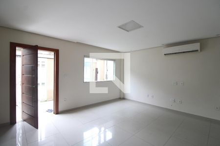 Sala de casa de condomínio para alugar com 3 quartos, 180m² em Taquara, Rio de Janeiro