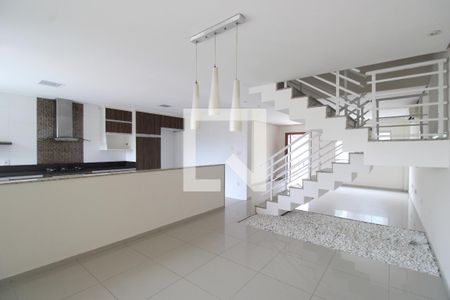 Sala de casa de condomínio para alugar com 3 quartos, 180m² em Taquara, Rio de Janeiro