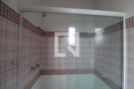 Banheiro da suíte 1 de casa de condomínio para alugar com 3 quartos, 180m² em Taquara, Rio de Janeiro