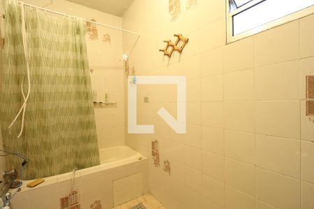 Banheiro Social  de casa à venda com 3 quartos, 440m² em Água Branca, São Paulo