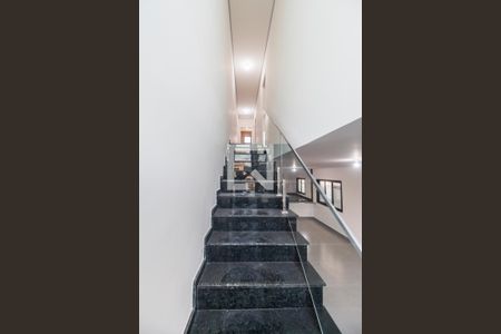 Escada de casa de condomínio à venda com 3 quartos, 170m² em Alphaville, Santana de Parnaíba