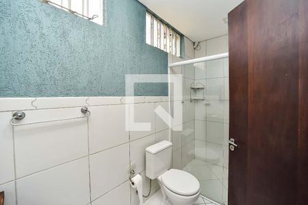Banheiro da Suíte/Casa térreo de casa para alugar com 2 quartos, 180m² em Jardim Itu, Porto Alegre