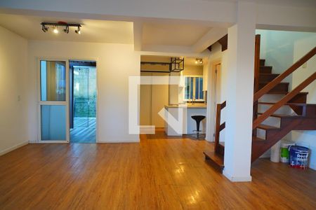 Sala de casa de condomínio à venda com 3 quartos, 118m² em Mário Quintana, Porto Alegre