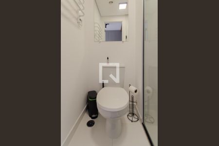 Banheiro de kitnet/studio para alugar com 1 quarto, 24m² em Paraíso, São Paulo